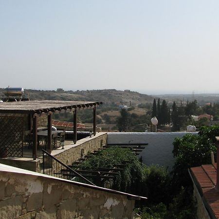 Dolphin Guest House And Studios Tochni Bagian luar foto