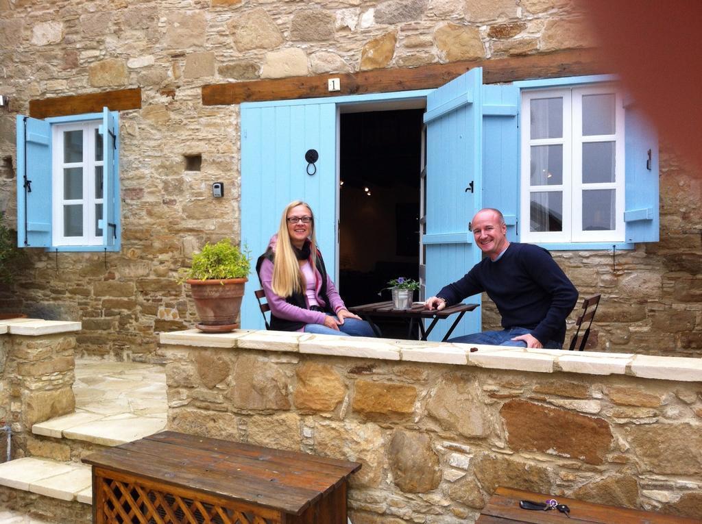 Dolphin Guest House And Studios Tochni Bagian luar foto