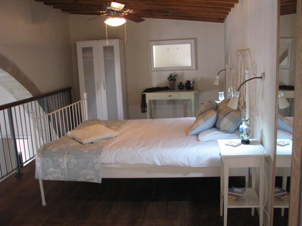 Dolphin Guest House And Studios Tochni Bagian luar foto