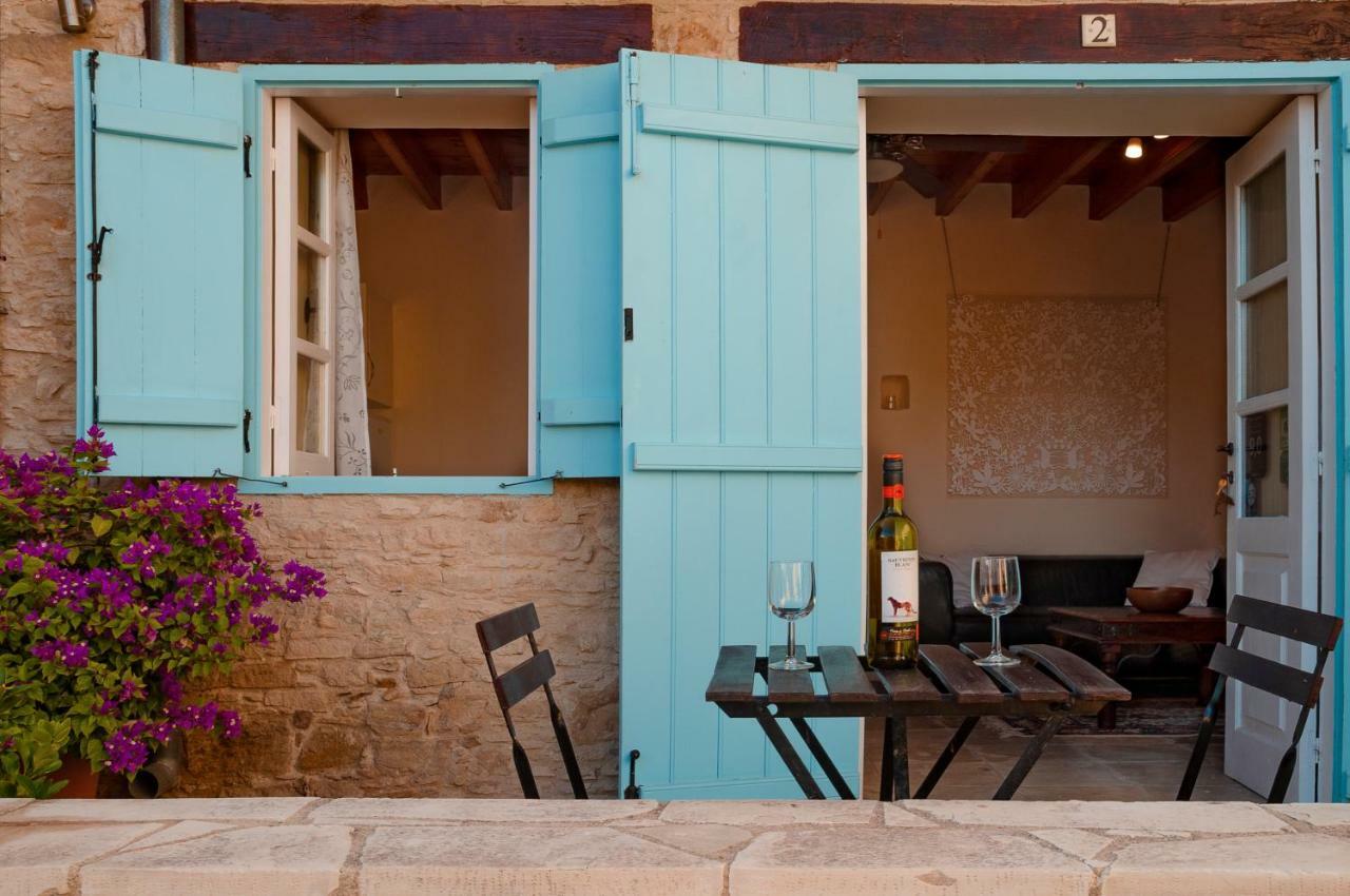 Dolphin Guest House And Studios Tochni Bagian luar foto