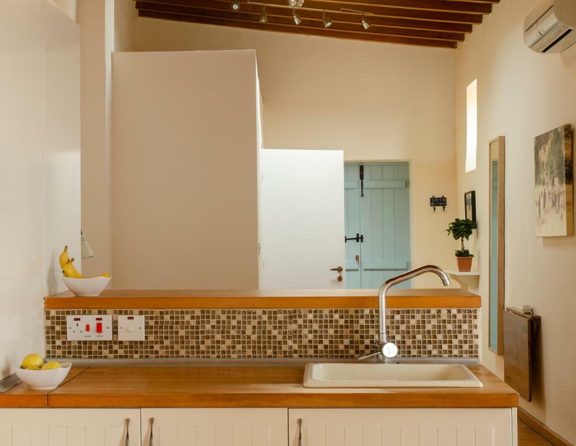 Dolphin Guest House And Studios Tochni Bagian luar foto