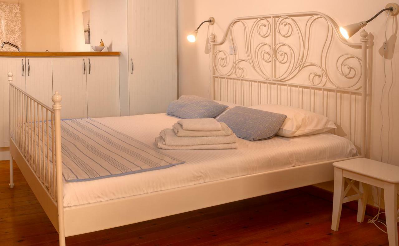 Dolphin Guest House And Studios Tochni Bagian luar foto