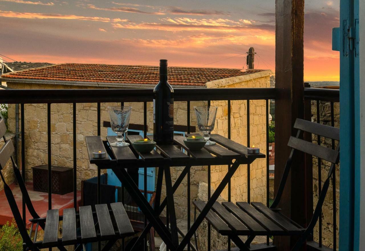 Dolphin Guest House And Studios Tochni Bagian luar foto