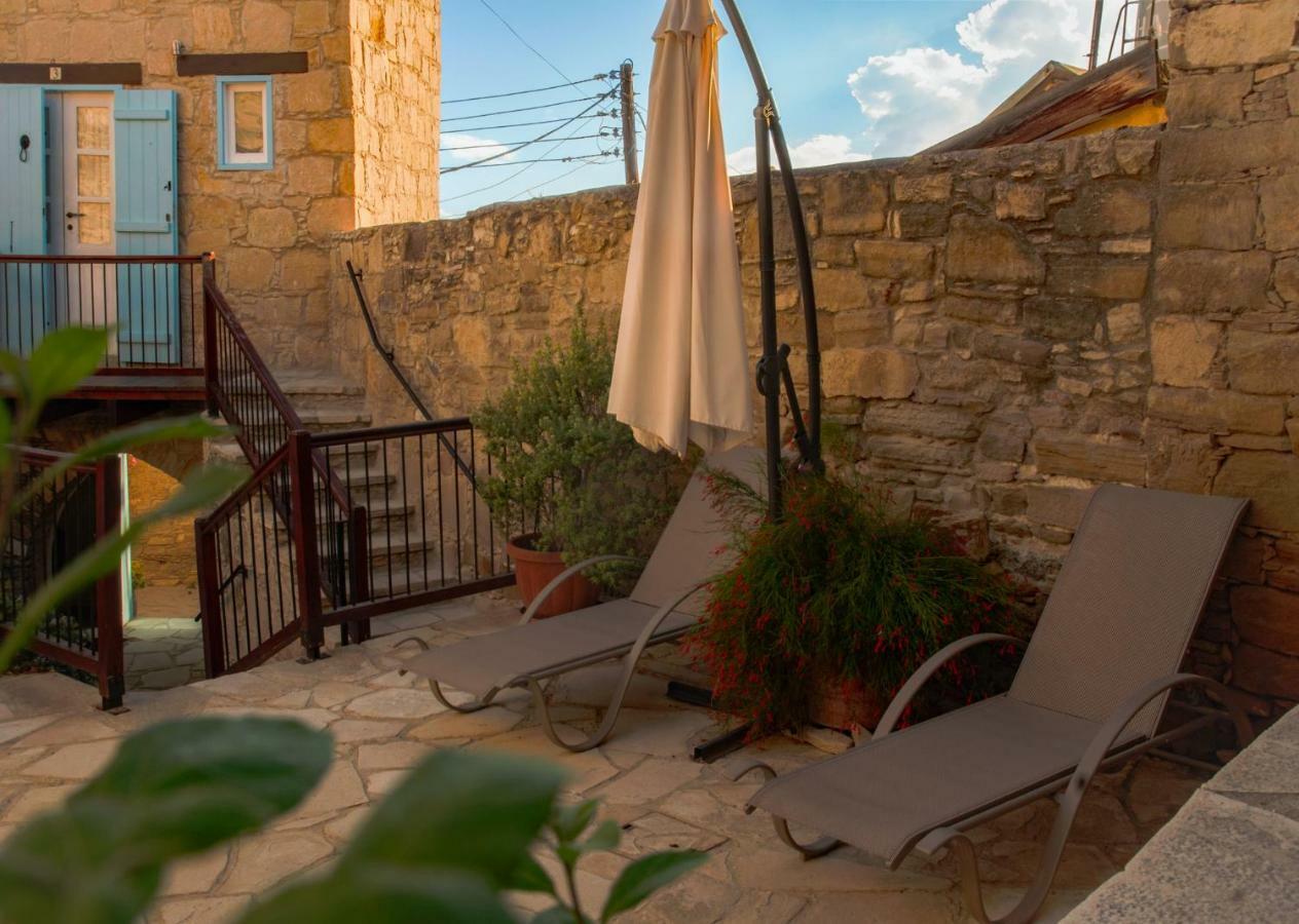 Dolphin Guest House And Studios Tochni Bagian luar foto