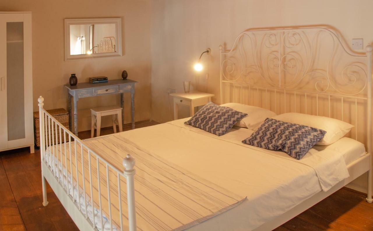Dolphin Guest House And Studios Tochni Bagian luar foto